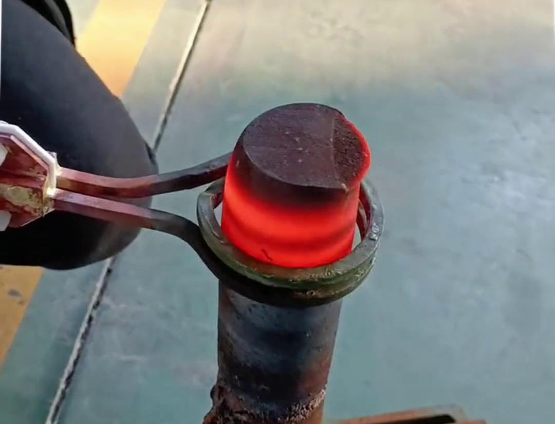 海拓手持式高頻加熱機(jī)，加熱實(shí)心棒料真有一手！